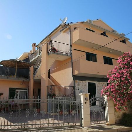 Guest House Lorenta Vodice Buitenkant foto