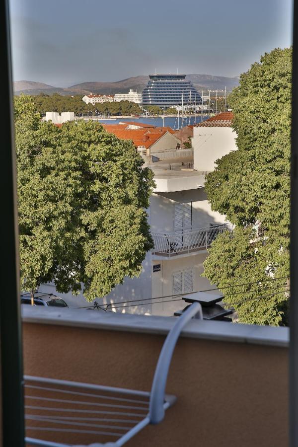 Guest House Lorenta Vodice Buitenkant foto