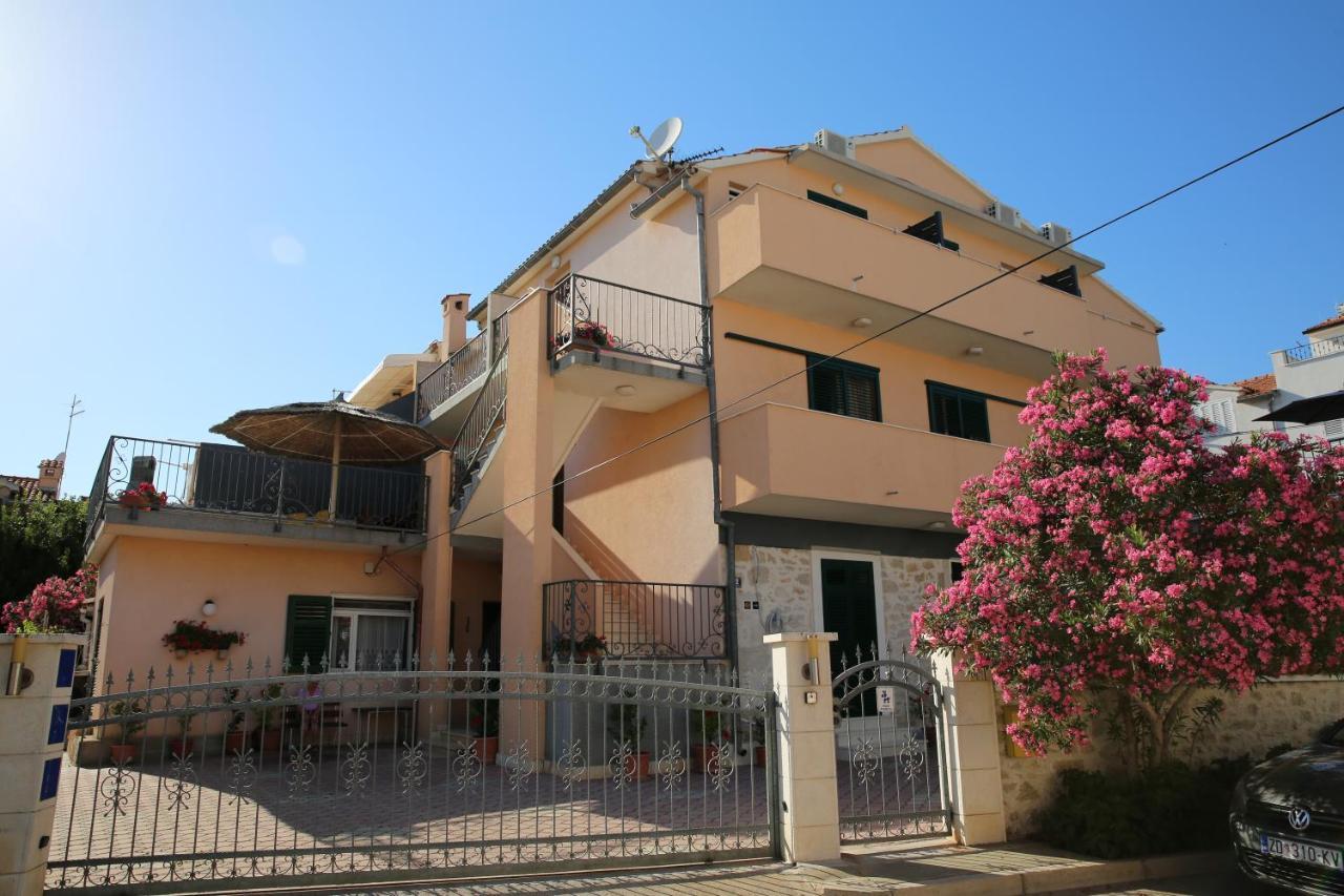 Guest House Lorenta Vodice Buitenkant foto