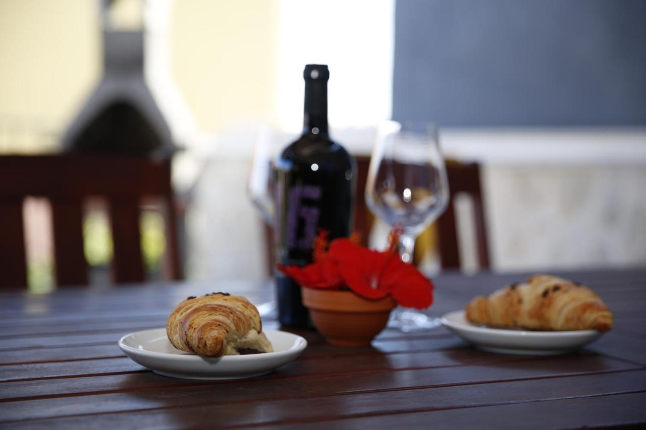 Guest House Lorenta Vodice Buitenkant foto