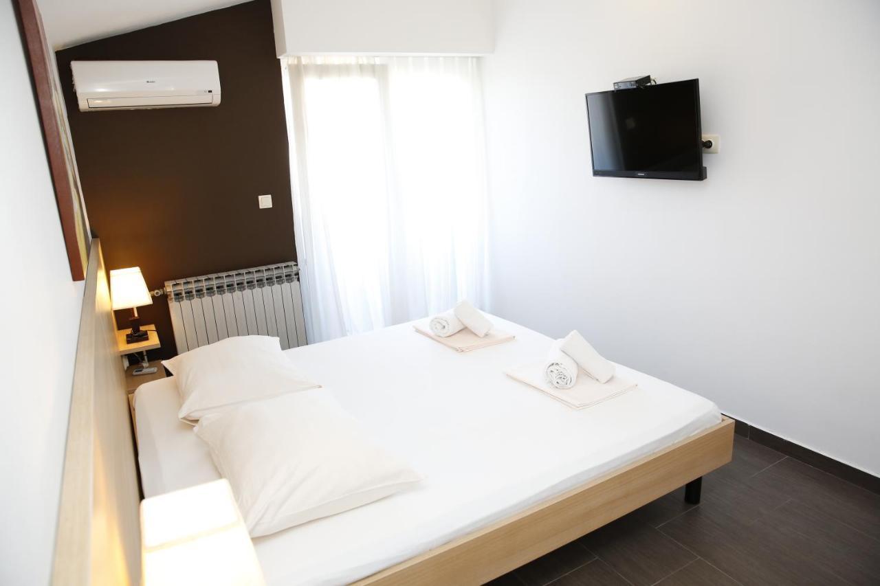 Guest House Lorenta Vodice Buitenkant foto