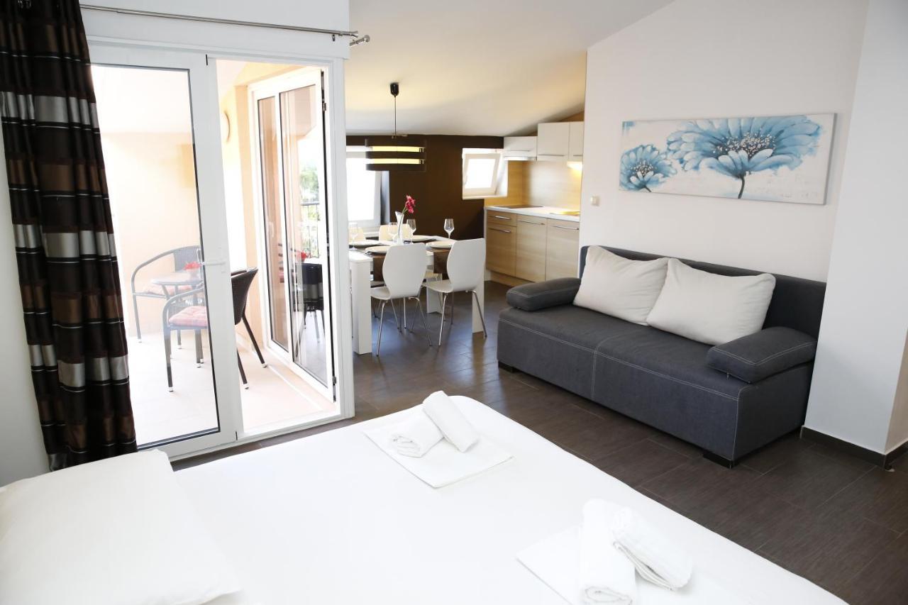 Guest House Lorenta Vodice Buitenkant foto