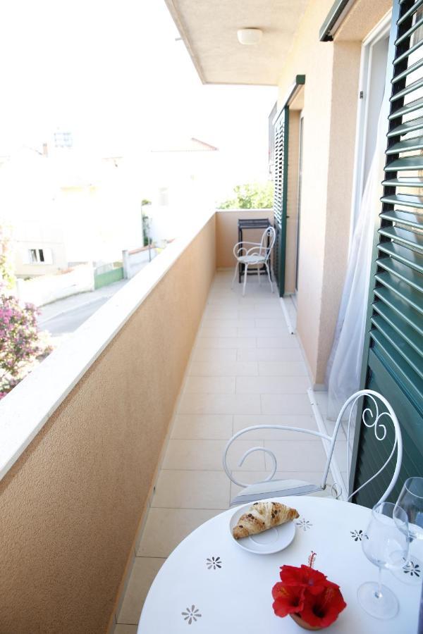 Guest House Lorenta Vodice Buitenkant foto