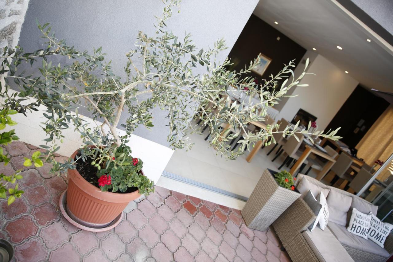 Guest House Lorenta Vodice Buitenkant foto