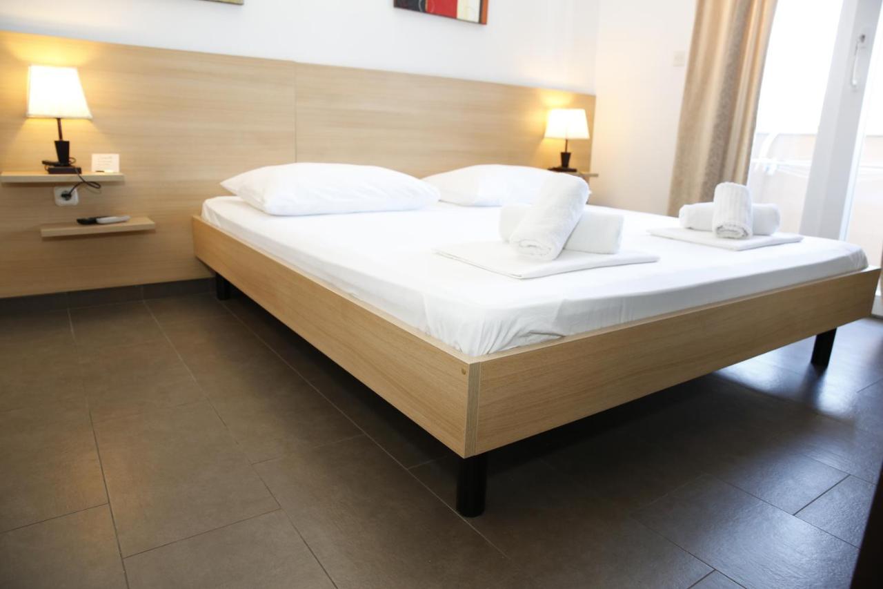 Guest House Lorenta Vodice Buitenkant foto
