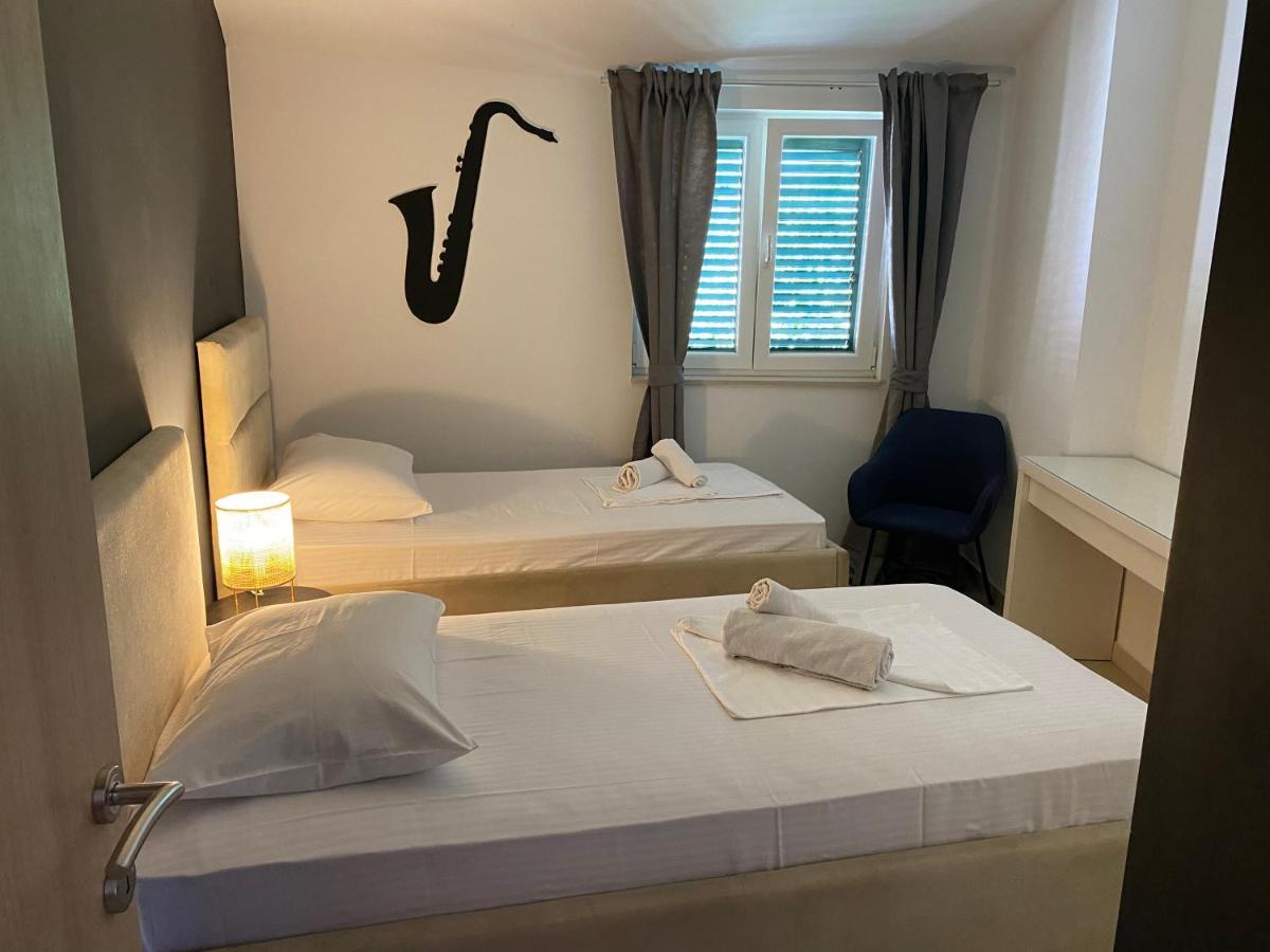 Guest House Lorenta Vodice Buitenkant foto